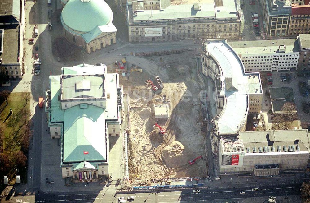 Luftaufnahme Berlin - Bau einer Tiefgarage durch die Fa