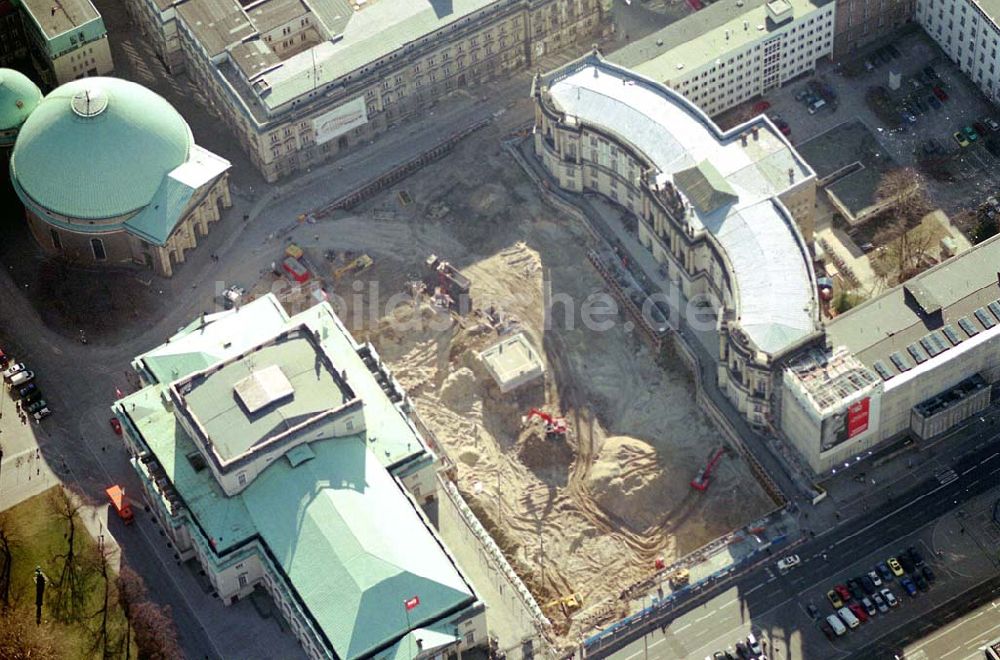 Berlin von oben - Bau einer Tiefgarage durch die Fa