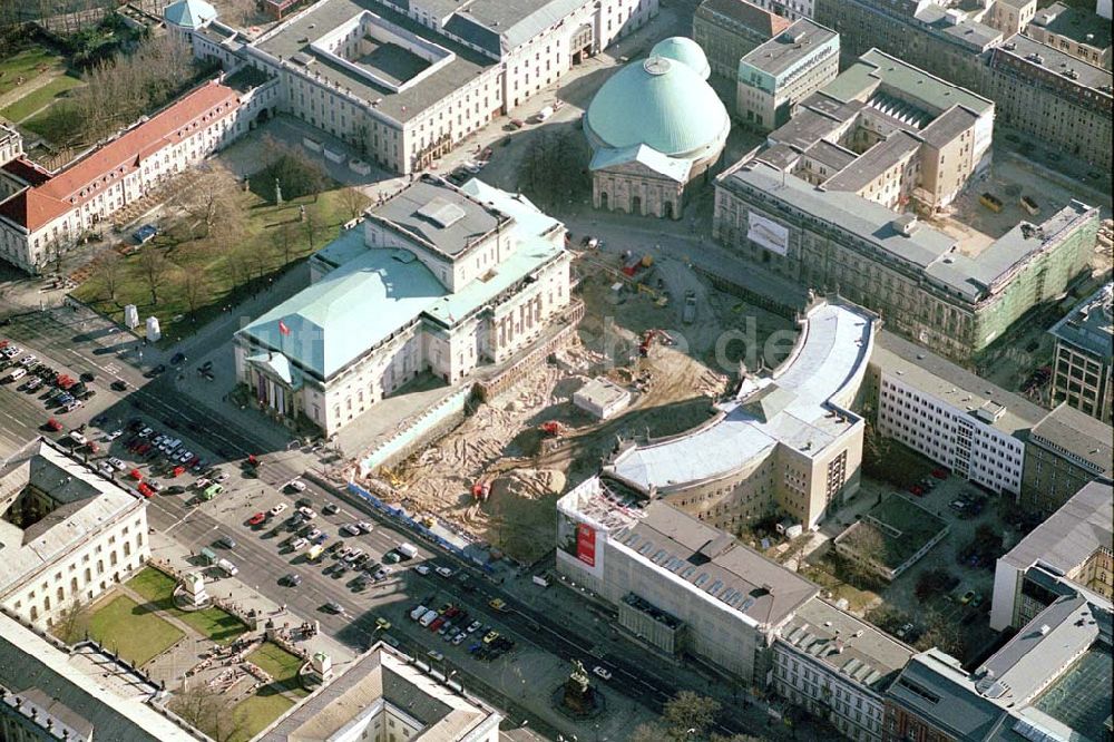 Luftbild Berlin - Bau einer Tiefgarage durch die Fa