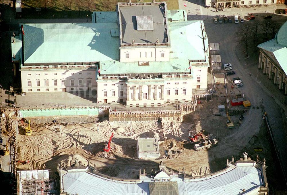 Luftaufnahme Berlin - Bau einer Tiefgarage durch die Fa