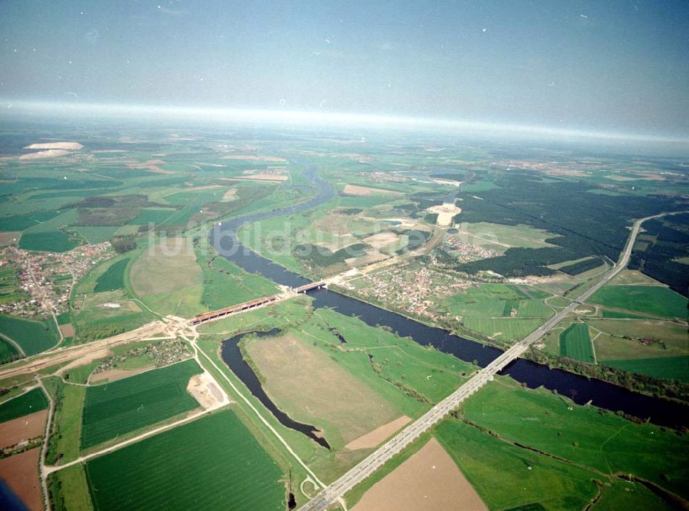 Luftbild Hohenwarthe - Bau der Trogbrücken bei Hohenwarthe zum Wasserstraßenkreuz Magdeburg.