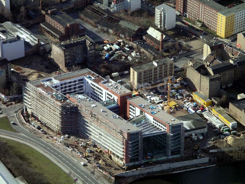 Berlin von oben - Bau der VERDI-Zentrale durch die HOCH TIEF AG am Spreeufen an der Schillingbrücke in Berlin - Mitte Ingenieure: Goldschmidt, Fischer & Partner, Diplom-Ingenieure Ingenieurbüro für Projektsteuerung im Bauwesen Kolpingstraße 20 63150 Heusenstamm Tel: 061