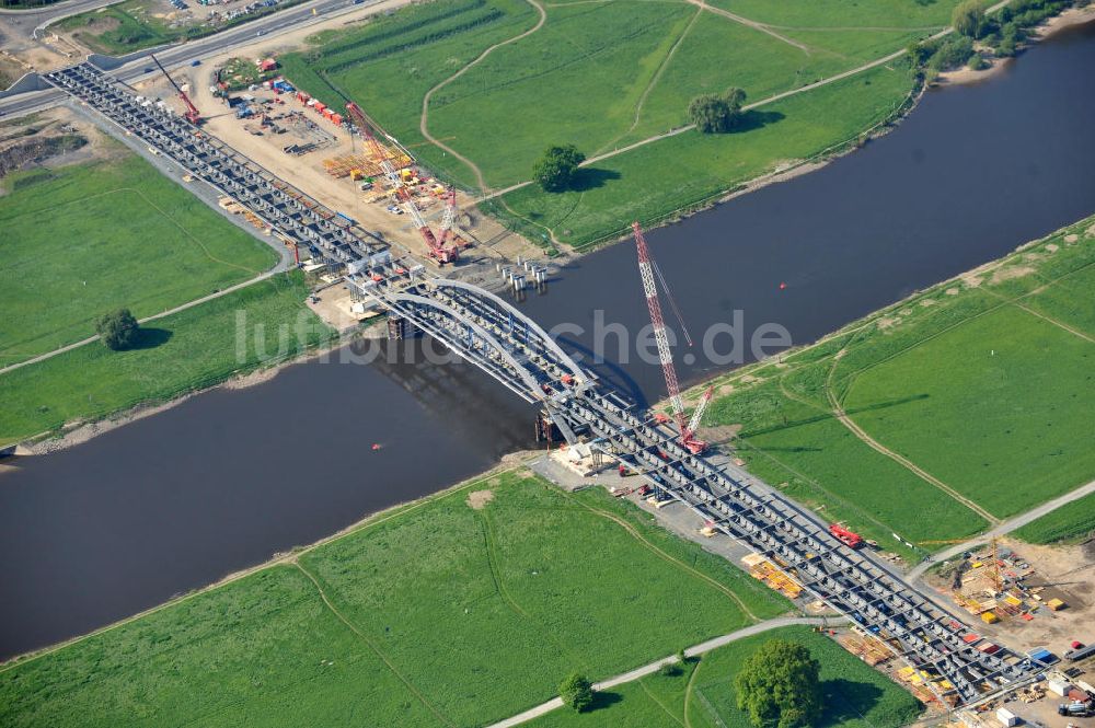 Dresden aus der Vogelperspektive: Bau der Waldschlösschenbrücke in Dresden