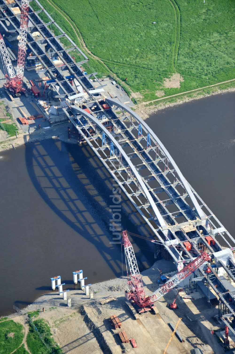 Luftbild Dresden - Bau der Waldschlösschenbrücke in Dresden