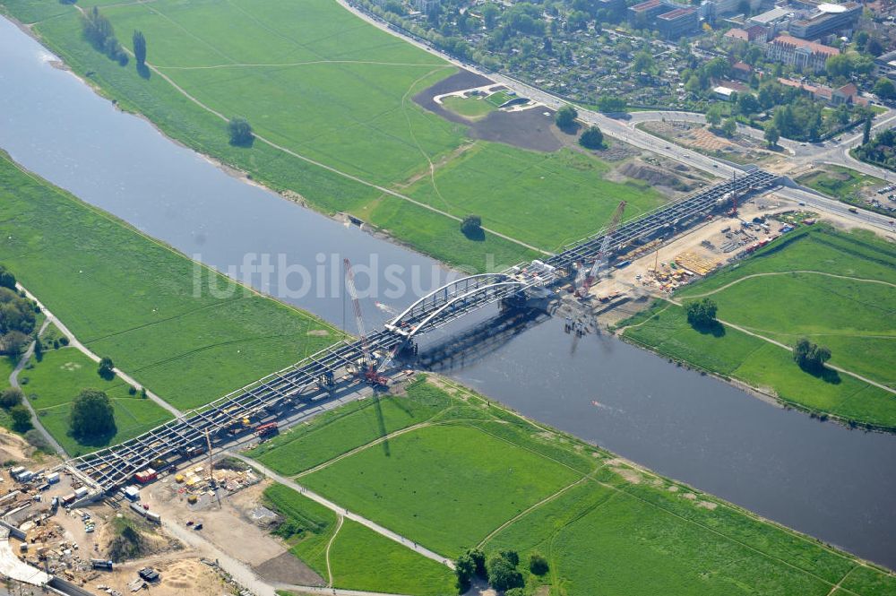 Dresden aus der Vogelperspektive: Bau der Waldschlösschenbrücke in Dresden