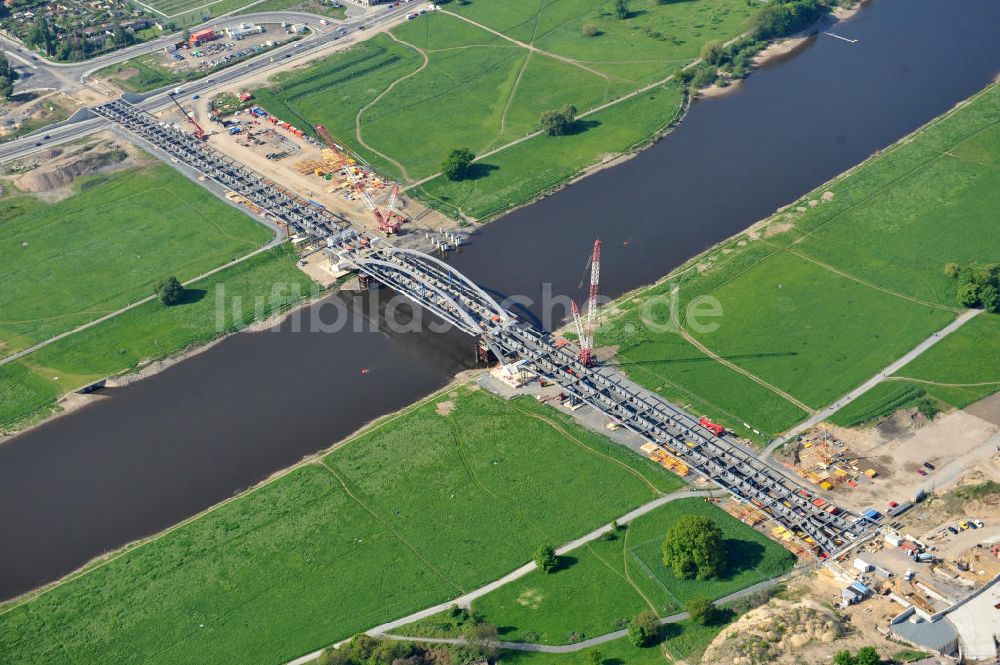 Dresden aus der Vogelperspektive: Bau der Waldschlösschenbrücke in Dresden