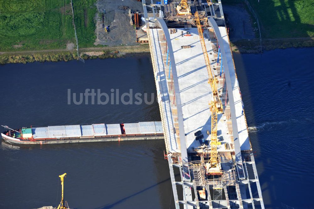 Luftaufnahme Dresden - Bau der Waldschlösschenbrücke am Elbeufer in Dresden