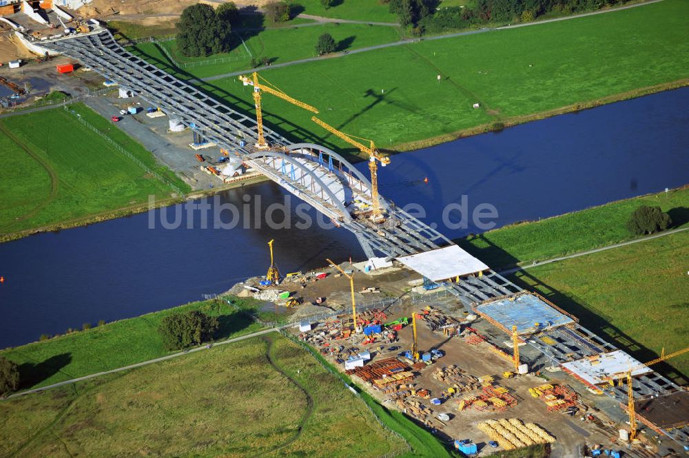 Luftbild Dresden - Bau der Waldschlösschenbrücke am Elbeufer in Dresden