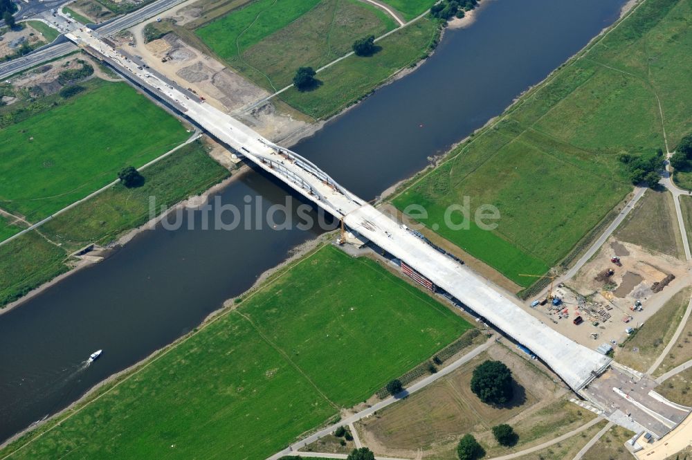 Luftbild Dresden - Bau der Waldschlösschenbrücke am Elbeufer in Dresden