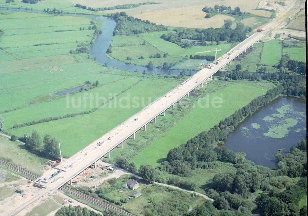 Luftaufnahme bei Kavelsdorf / Mecklenburg - Vorpommern - Bau der A20 - Warnowbrücke bei Kavelsdorf / Mecklenburg - Vorpommern