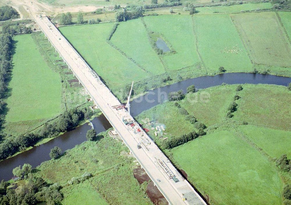 bei Kavelsdorf / Mecklenburg - Vorpommern aus der Vogelperspektive: Bau der A20 - Warnowbrücke bei Kavelsdorf / Mecklenburg - Vorpommern