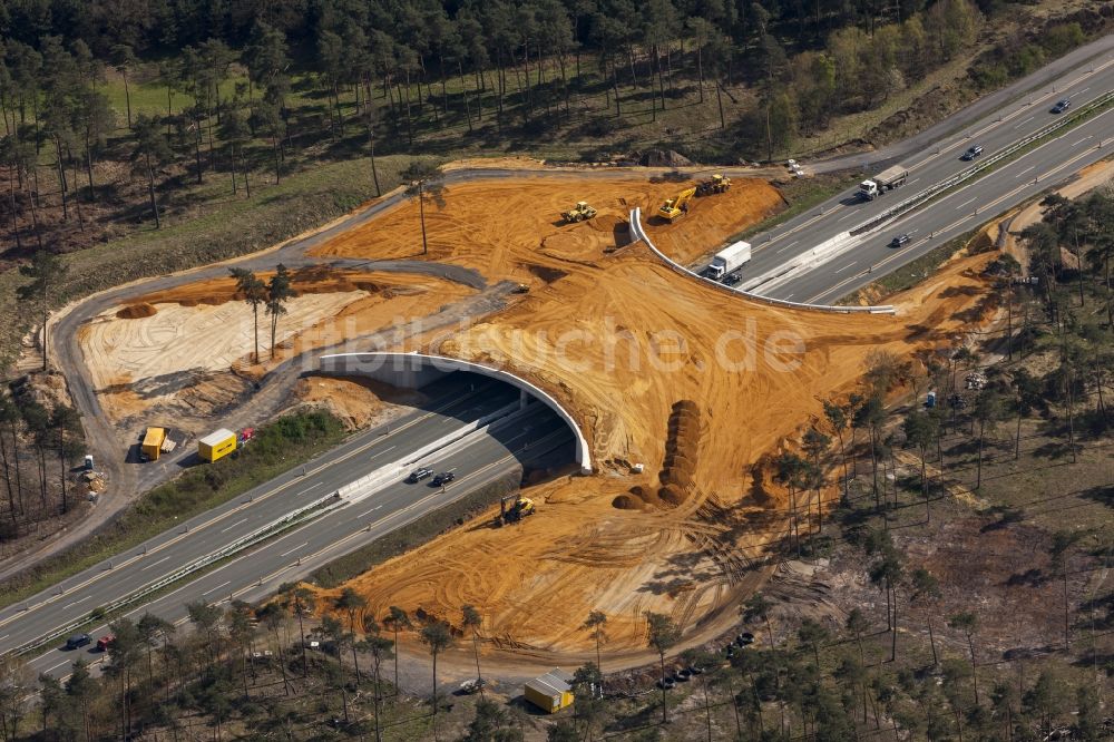 Dorsten aus der Vogelperspektive: Bau der Wildwechselbrücke / Wildbrücke über die BAB Bundesautobahn A31 bei Dorsten in Nordrhein-Westfalen