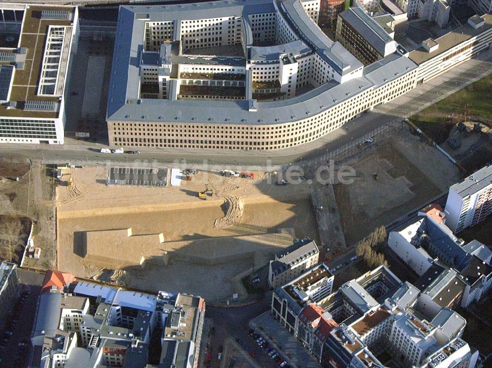 Berlin von oben - Bau eines Wohn- und Geschäftshauses/Hausvoigteiplatz in Berlin Mitte