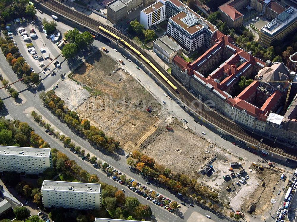 Berlin von oben - Bau eines Wohn-und Geschäftszentrums an der Dircksenstraße in Berlin-Mitte