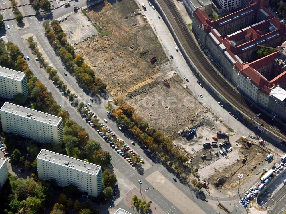 Berlin aus der Vogelperspektive: Bau eines Wohn-und Geschäftszentrums an der Dircksenstraße in Berlin-Mitte