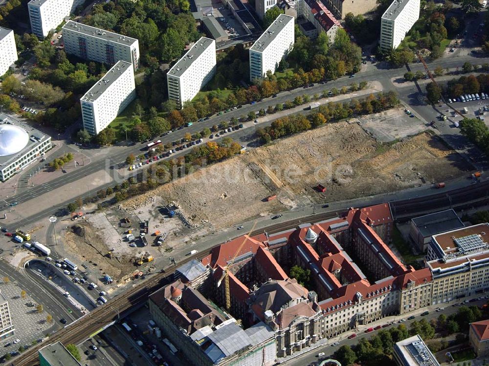 Berlin von oben - Bau eines Wohn-und Geschäftszentrums an der Dircksenstraße in Berlin-Mitte