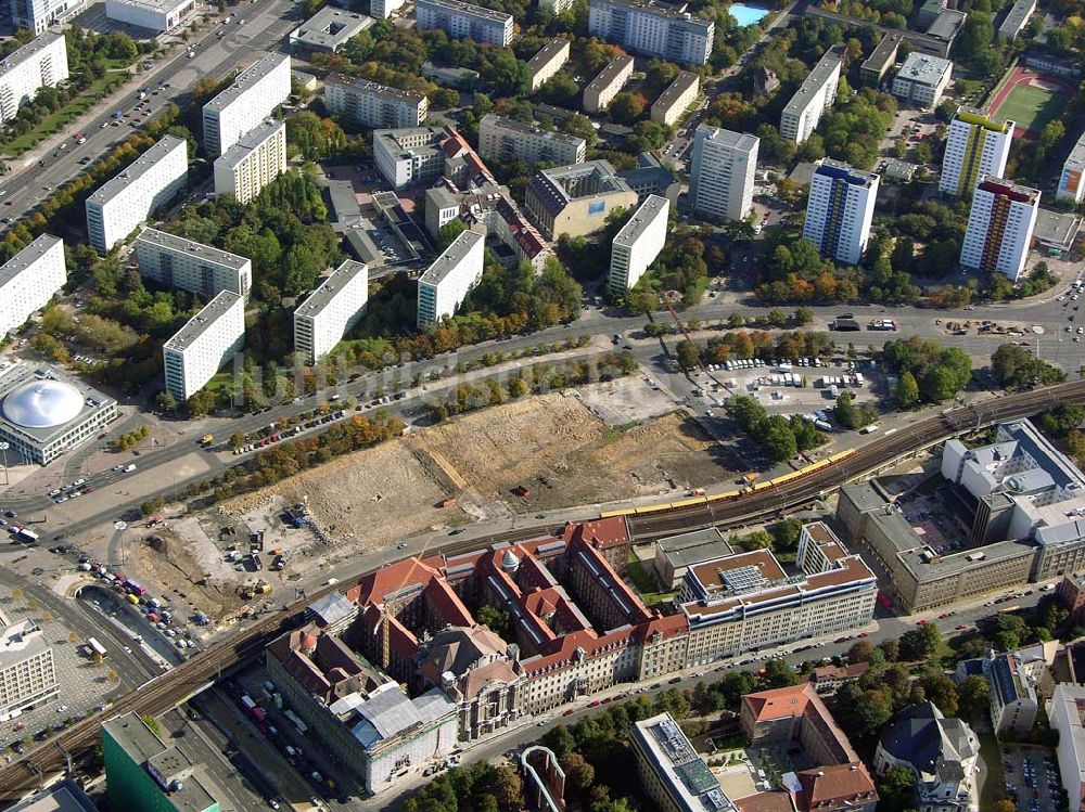 Luftaufnahme Berlin - Bau eines Wohn-und Geschäftszentrums an der Dircksenstraße in Berlin-Mitte