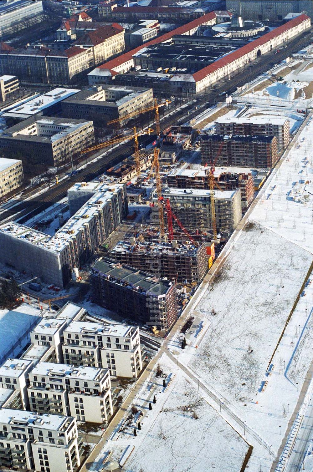 München / Bayern von oben - Bau der Wohnanlagen in der Ackermannstraße (Ackermannbogen) in München Schwabingen am Olympiapark