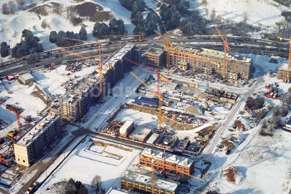 München / Bayern von oben - Bau der Wohnanlagen in der Ackermannstraße (Ackermannbogen) in München Schwabingen am Olympiapark