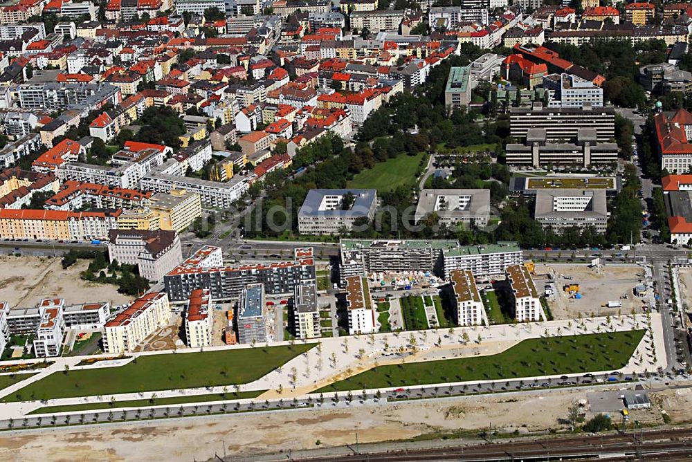 München von oben - Bau der Wohnanlagen in der Ackermannstraße (Ackermannbogen) in München Schwabingen am Olympiapark