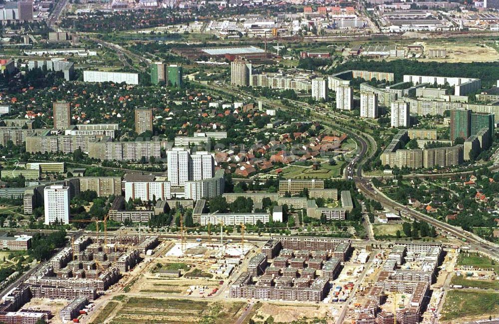 Luftbild Berlin - Marzahn - Bau des Wohngebeites Landsberger Tor in Berlin - Marzahn.