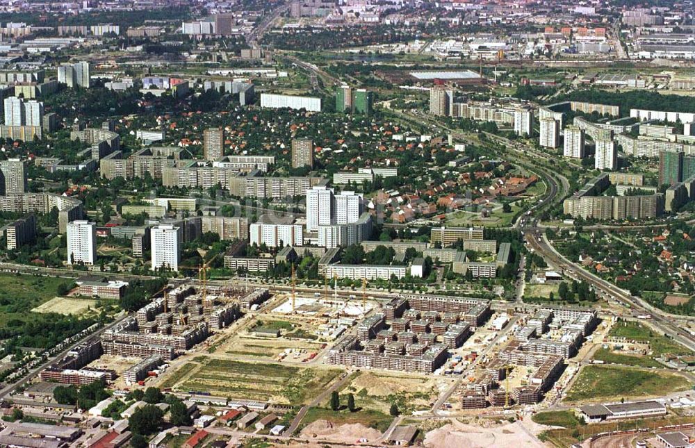 Luftaufnahme Berlin - Marzahn - Bau des Wohngebeites Landsberger Tor in Berlin - Marzahn.