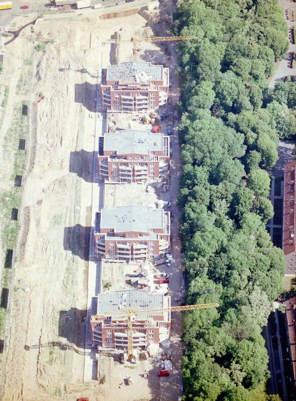 Berlin - Marzahn von oben - Bau des Wohnparks am Blumberger Damm in Berlin-Marzahn.