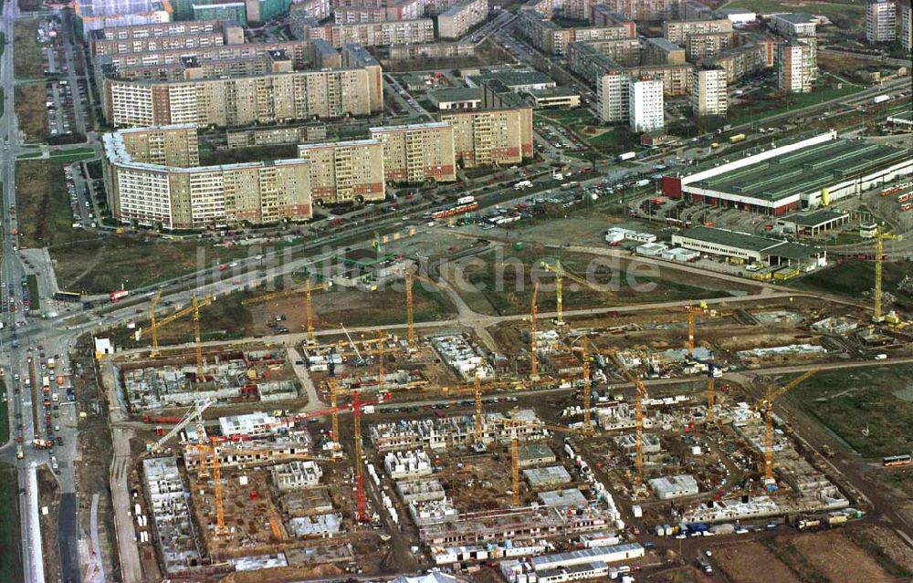 Luftbild Berlin - Bau des Wohnviertels Landsberger Tor an der Landsberger Allee