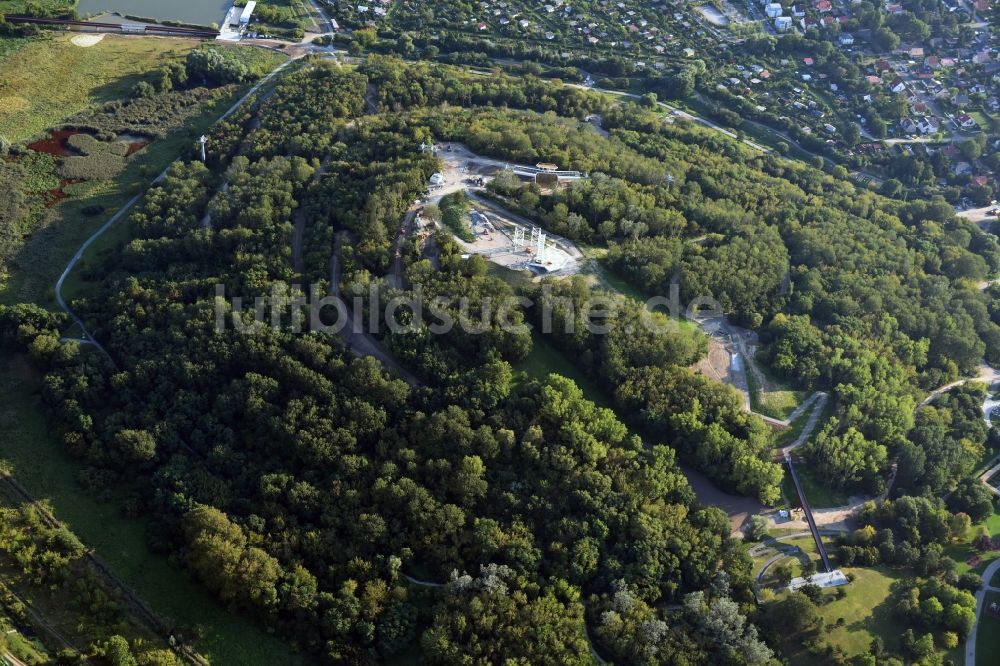 Luftbild Berlin - Bauarbeiten an der Besucherplattform Wolkenhain am Geländes der IGA 2017 im Bezirk Marzahn-Hellersdorf in Berlin