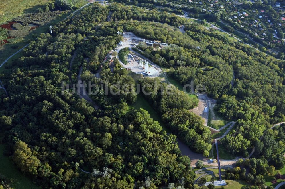 Luftaufnahme Berlin - Bauarbeiten an der Besucherplattform Wolkenhain am Geländes der IGA 2017 im Bezirk Marzahn-Hellersdorf in Berlin