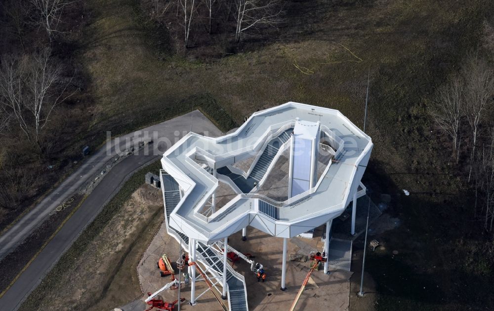 Luftbild Berlin - Bauarbeiten an der Besucherplattform Wolkenhain am Geländes der IGA 2017 im Bezirk Marzahn-Hellersdorf in Berlin