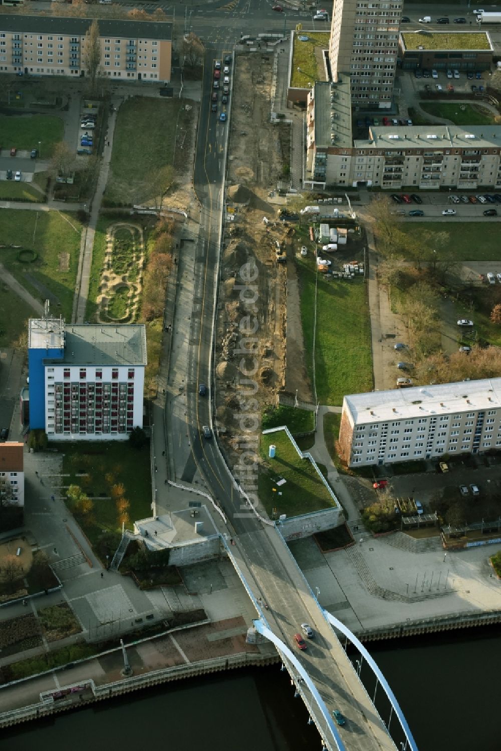 Luftaufnahme Frankfurt (Oder) - Bauarbeiten entlang der Slubicer Straße am Ufer der Oder in Frankfurt (Oder) im Bundesland Brandenburg