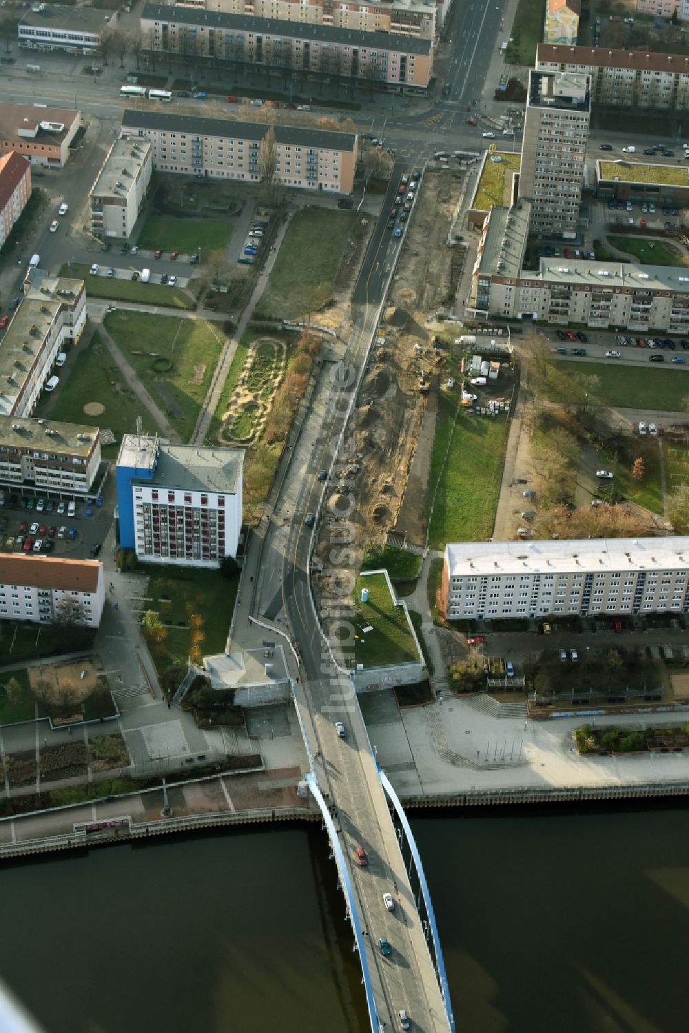 Frankfurt (Oder) von oben - Bauarbeiten entlang der Slubicer Straße am Ufer der Oder in Frankfurt (Oder) im Bundesland Brandenburg