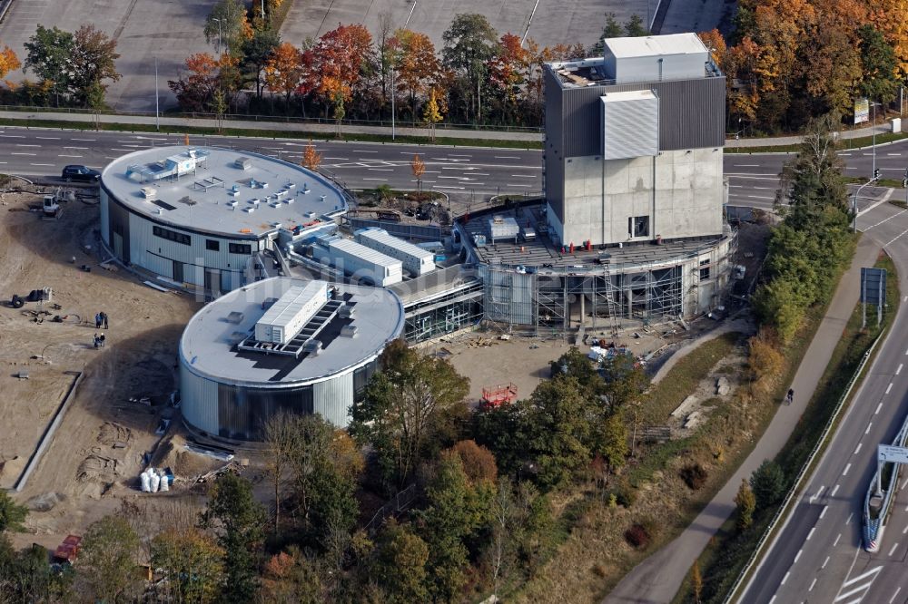 Luftaufnahme Brunnthal - Bauarbeiten am Erlebniszentrum Jochen Schweizer Arena in Taufkirchen im Bundesland Bayern