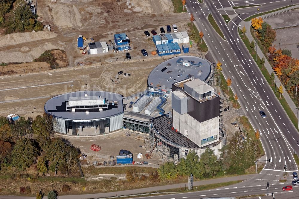 Brunnthal von oben - Bauarbeiten am Erlebniszentrum Jochen Schweizer Arena in Taufkirchen im Bundesland Bayern