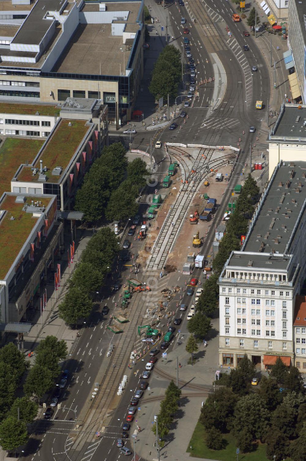 Luftbild Magdeburg - Bauarbeiten in der Ernst-Reuter Allee am Allee-Center in Magdeburg