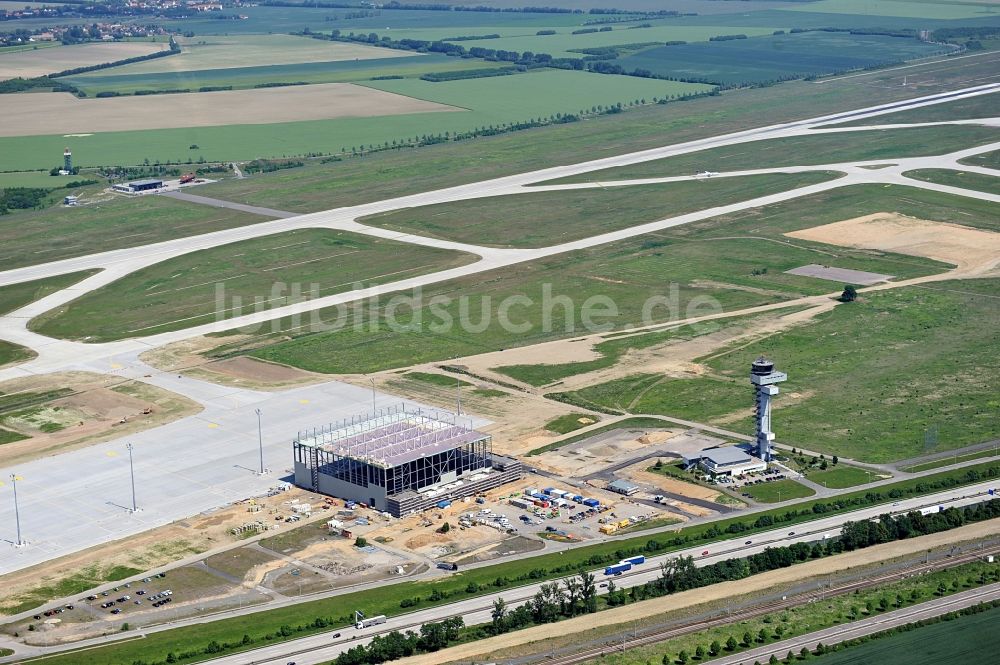 Luftaufnahme Schkeuditz - Bauarbeiten auf dem Flughafen Leipzig-Halle in Schkeuditz in Sachsen