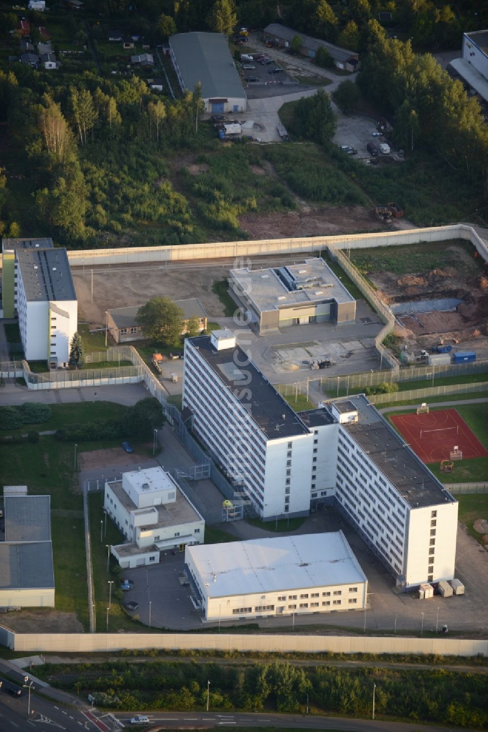 Chemnitz von oben - Bauarbeiten auf dem Gelände der Justizvollzugsanstalt JVA in Chemnitz im Bundesland Sachsen