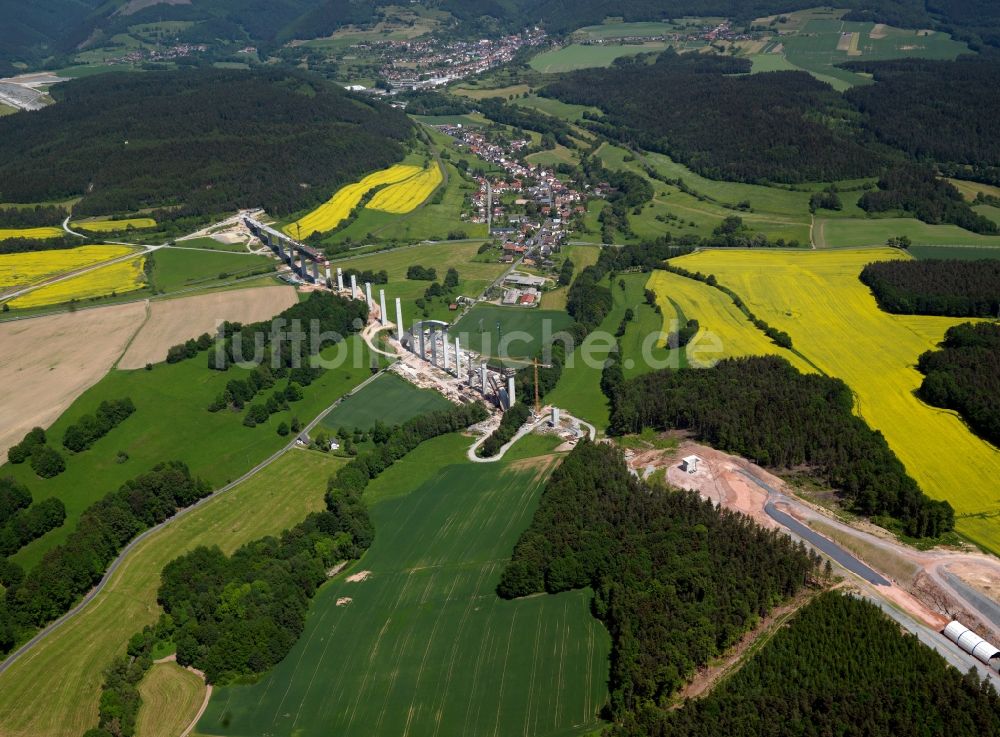 Luftbild Grümpen - Bauarbeiten an der Grümpentalbrücke in Südthüringen im Bundesland Thüringen