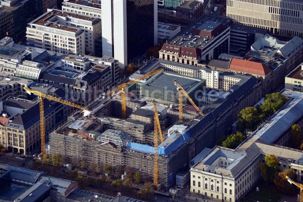 Luftaufnahme Berlin - Bauarbeiten am historischen Gebäude der Staatsbibliothek Unter den Linden in Berlin - Mitte