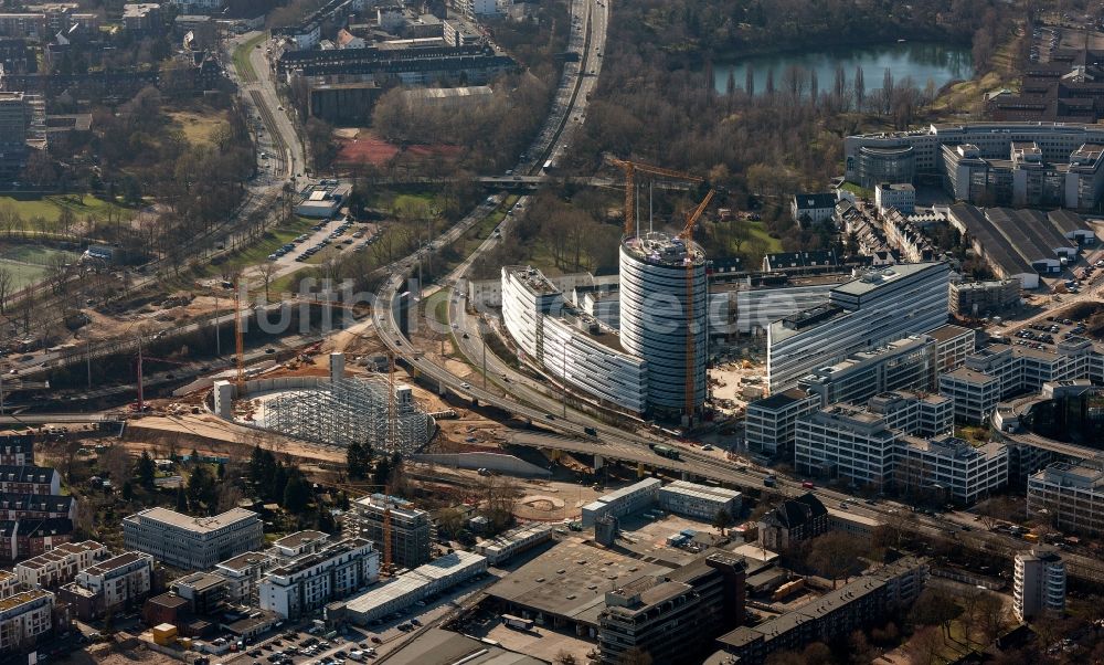 Düsseldorf von oben - Bauarbeiten am Hochhaus Vodafone-Campus und am Heerdter Dreieckin Düsseldorf im Bundesland Nordrhein-Westfalen