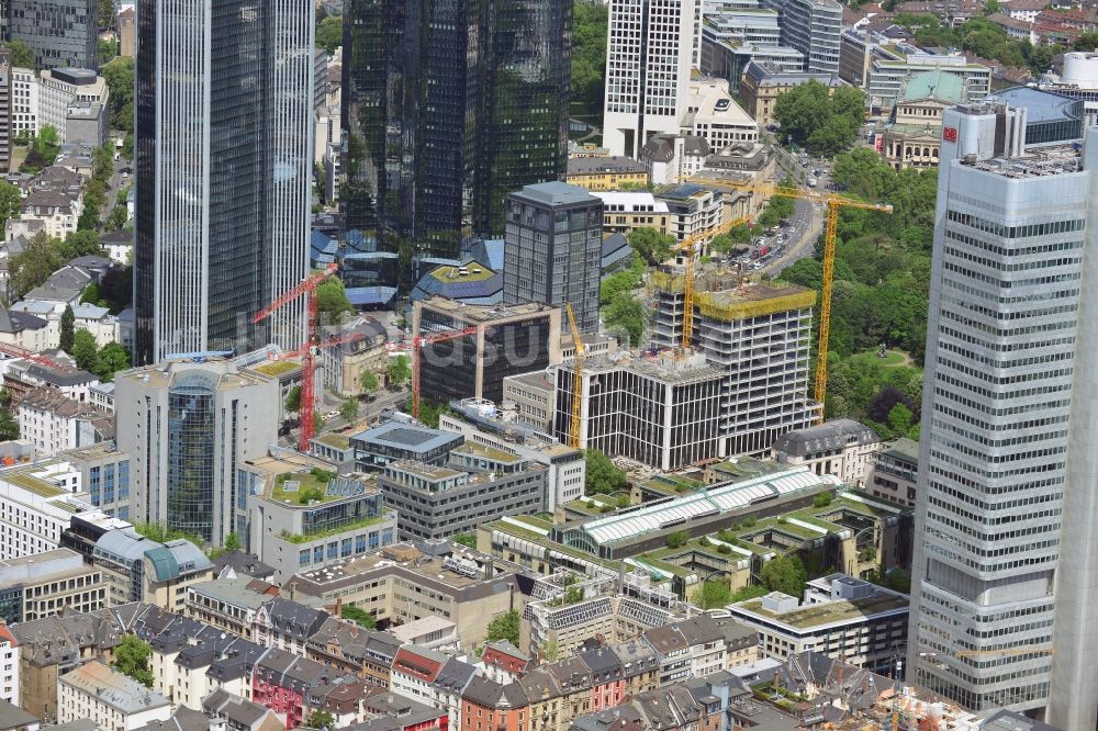 Luftbild Frankfurt am Main - Bauarbeiten an den Hochhäusern und Bürogebäuden der Taunusanlage in Frankfurt am Main im Bundesland Hessen