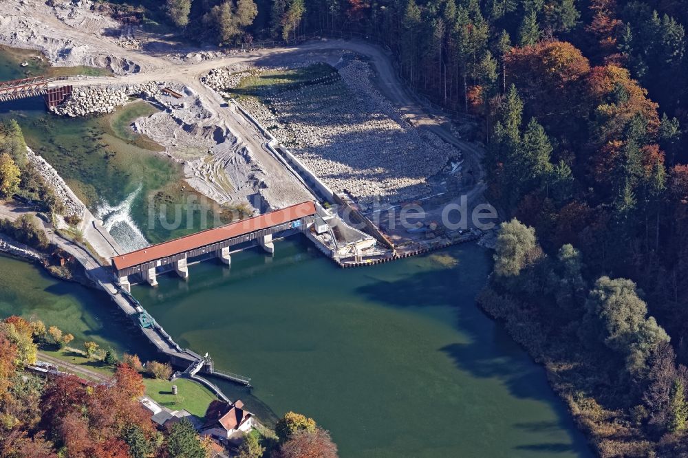 Luftaufnahme Baierbrunn - Bauarbeiten am Isarwehr bei Baierbrunn im Landkreis München im Bundesland Bayern