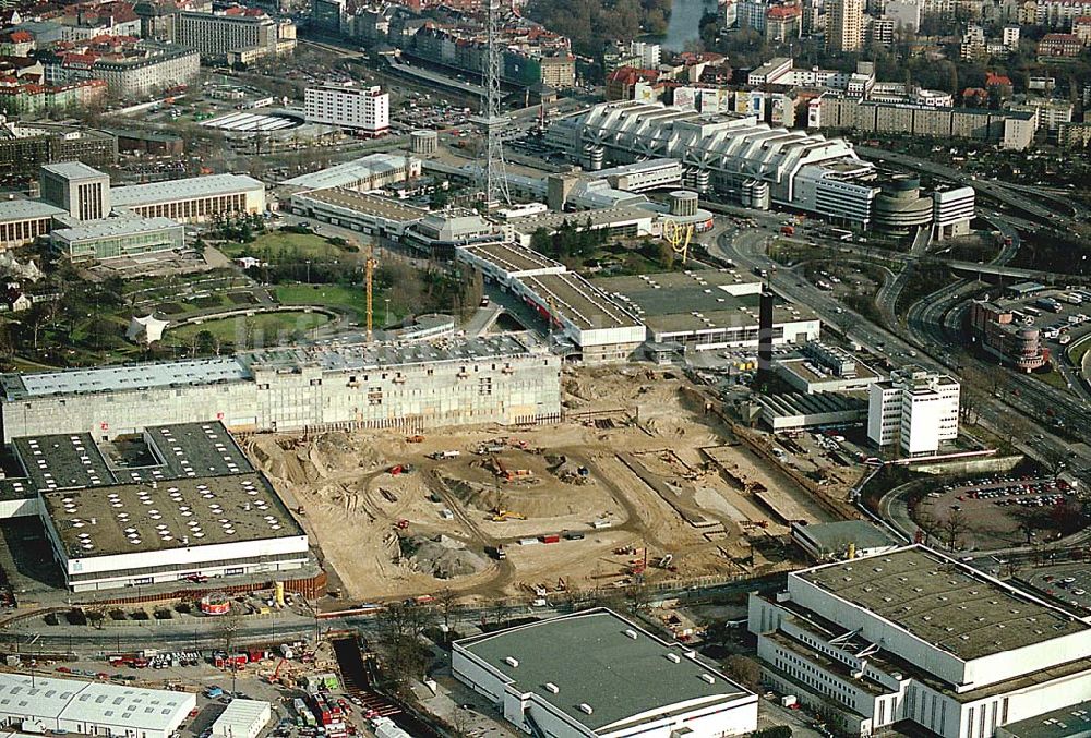 Berlin / Charlottenburg aus der Vogelperspektive: 13.02.1995 Bauarbeiten Messegelände am Funkturm und ICC