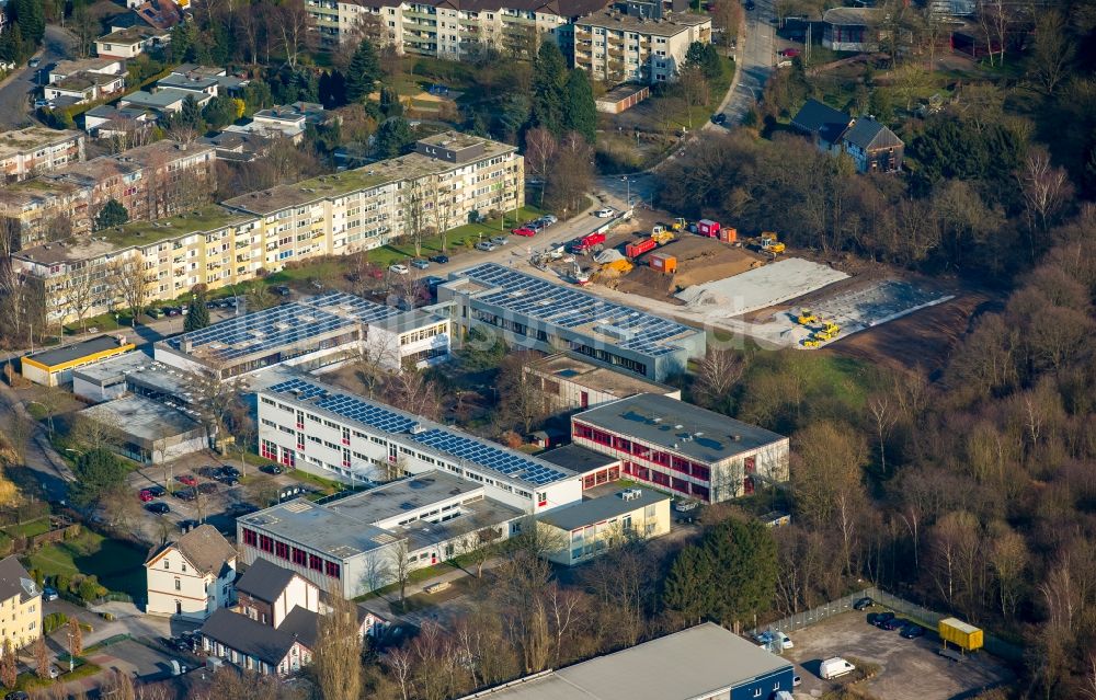 Sprockhövel aus der Vogelperspektive: Bauarbeiten neben dem Schulgebäude der Gemeinschaftshauptschule Niedersprockhövel an der Dresdener Straße in Sprockhövel im Bundesland Nordrhein-Westfalen