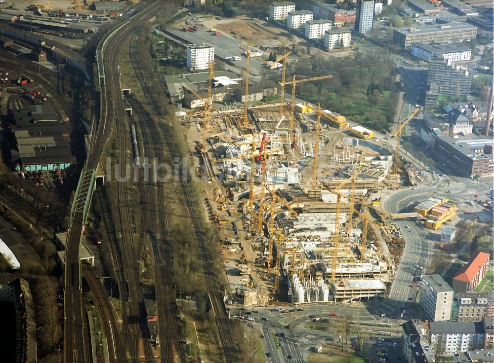 Luftaufnahme Köln - Bauarbeiten am Neubau des Veranstaltungsort LANXESS arena ( bis 2008 Kölnarena ) und dem Gebäudekomplex des Technischen Rathaus in Köln im Bundesland Nordrhein-Westfalen NRW