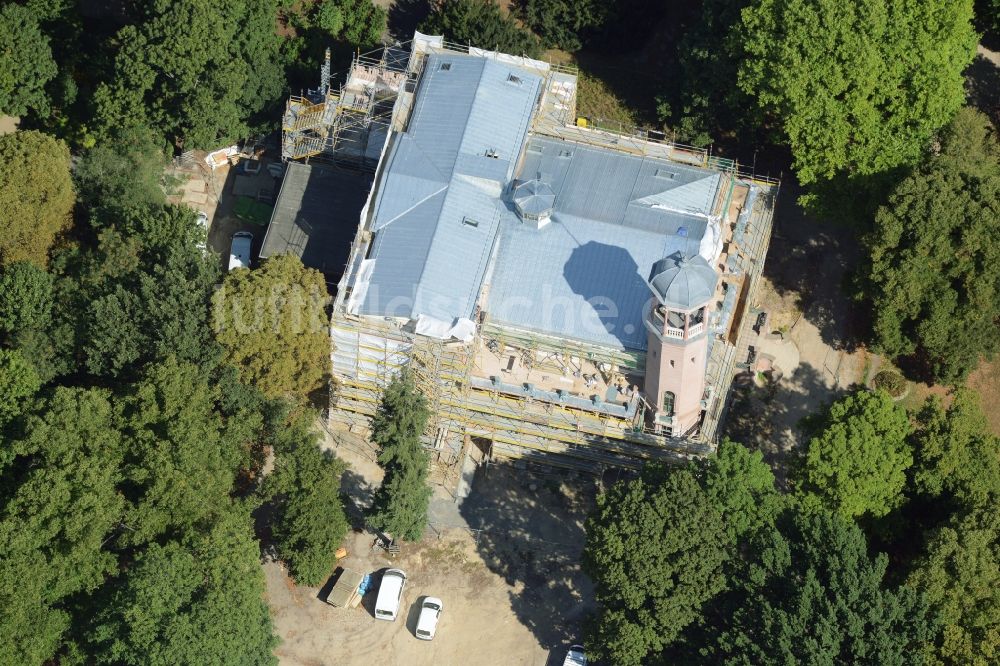 Luftaufnahme Berlin - Bauarbeiten im Rahmen der IGA 2017 am Schloss Biesdorf im Bezirk Marzahn-Hellersdorf in Berlin