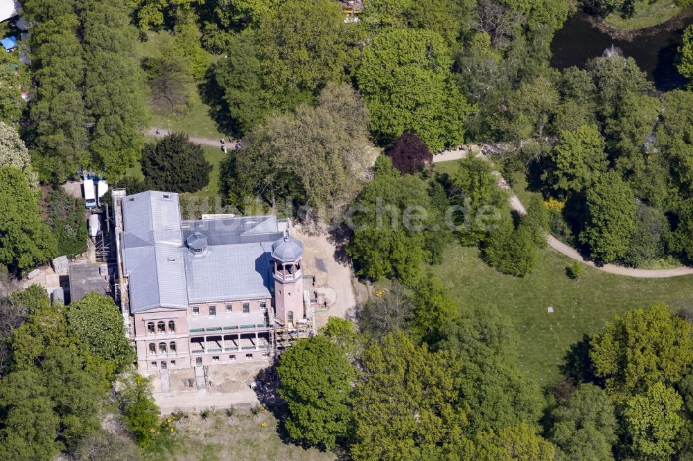 Luftaufnahme Berlin - Bauarbeiten im Rahmen der IGA 2017 am Schloss Biesdorf im Bezirk Marzahn-Hellersdorf in Berlin