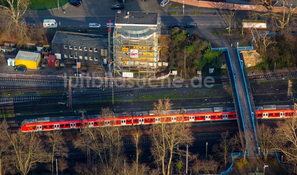 Mülheim an der Ruhr von oben - Bauarbeiten und Reparaturarbeiten am Stellwerk Styrum der Deutschen Bahn in Mülheim an der Ruhr im Bundesland Nordrhein-Westfalen