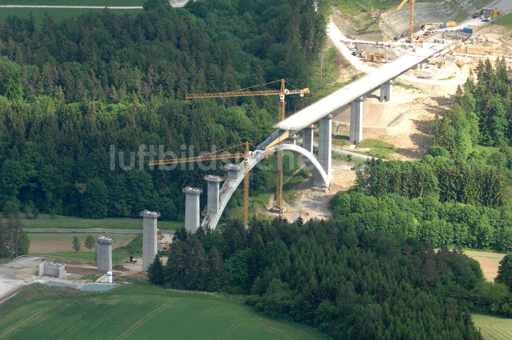 Truckenthal aus der Vogelperspektive: Bauarbeiten an der Theuern- Truckenthalbrücke in Süd- Thüringen